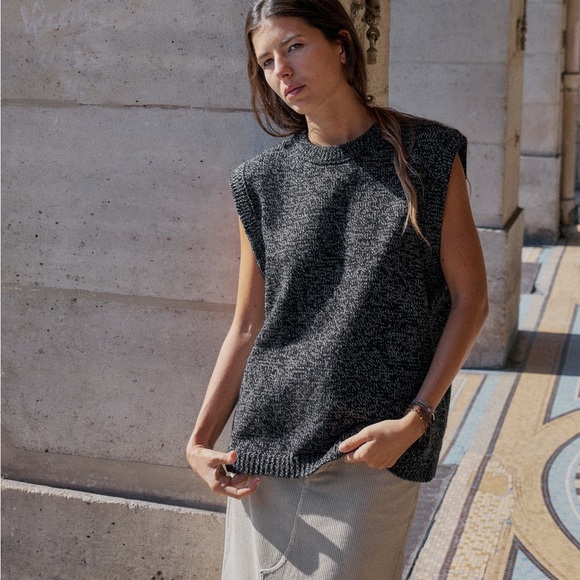 ZARA | OVERSIZED TWISTED YARN KNIT VEST - Picture 2 of 11